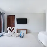 Playa Canek - Penthouse - Beach Front, Balcony & Pool