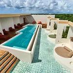 Tranquil Studio With Prime Location In La Veleta With Private Balcony, Rooftop Pool And Terrace