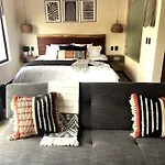 Chic, Modern *