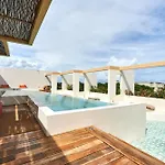 Impeccable Studio In La Veleta With Private Pool And Patio, Outdoor Seating And Rooftop Pool