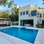 Villa Tortuga lux 4 Bdr Big garden*Pool *Cenote