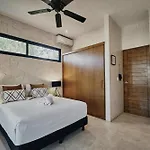 240m2 - 16 Persons - 6 - 2 Swimming Pool - 3 Jacuzzis Tulum