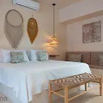 Casa Yaakun *