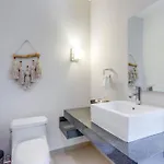 Hotel Moderna Yaxiik 19 *
