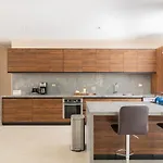 Villa Stunning & Brand New 6 Pax *