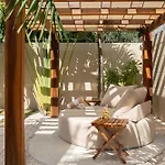 Holiday home Stunning For 10-cabana-private Pool-parking