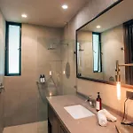 Luxurious Oasis Jacuzzi With Art Gallery And Pool