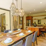 Luxurious Oasis Jacuzzi With Art Gallery And Pool Apartamento