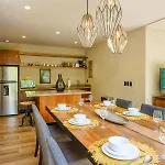 Luxurious Oasis Jacuzzi With Art Gallery And Pool *