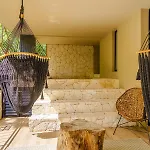 Luxurious Oasis Jacuzzi With Art Gallery And Pool *
