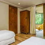 Luxurious Oasis Jacuzzi With Art Gallery And Pool