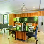 Luxurious Oasis Jacuzzi With Art Gallery And Pool Apartamento