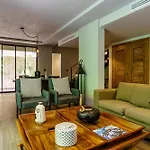 Apartamento Luxurious Oasis Jacuzzi With Art Gallery And Pool