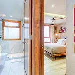 Luxurious Oasis Jacuzzi With Art Gallery And Pool Apartamento