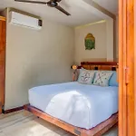 Luxurious Oasis Jacuzzi With Art Gallery And Pool *