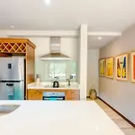 Apartamento Luxurious Oasis Jacuzzi With Art Gallery And Pool