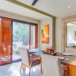 Luxurious Oasis Jacuzzi With Art Gallery And Pool Apartamento