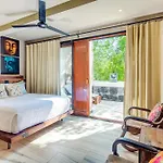 Apartamento Luxurious Oasis Jacuzzi With Art Gallery And Pool