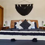 Luxury Condo 200Mbps Jacuzzi And Balcony Rooftop Pool