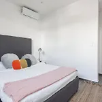 Chic Townhouse With Private Pool And Rooftop View Holiday home *
