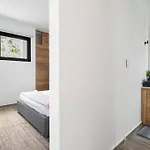 Chic Townhouse With Private Pool And Rooftop View Holiday home *
