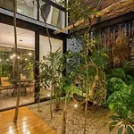 Chic Townhouse With Private Pool And Rooftop View Holiday home *