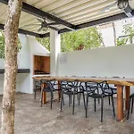 Chic Townhouse With Private Pool And Rooftop View Holiday home *