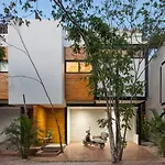Chic Townhouse With Private Pool And Rooftop View Holiday home *