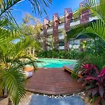 Large Studio Ph With Private Roof And Hot Tub Pool Gym