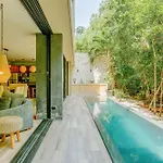 Apartamento Luxurious Oasis Jacuzzi With Art Gallery And Pool