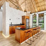 Lux Toh Villa, Rooftop Pool, Wifi, Transport *