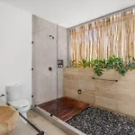 Lux Toh Villa, Rooftop Pool, Wifi, Transport *