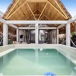 Lux Toh Villa, Rooftop Pool, Wifi, Transport Apartamento *