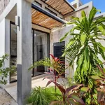 Lux Toh Villa, Rooftop Pool, Wifi, Transport