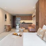 Jade Hotel