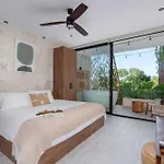 Jade Hotel