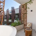 Hotel Jade