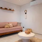 Jade Hotel *