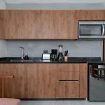 Jade Hotel *