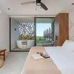 Jade Hotel