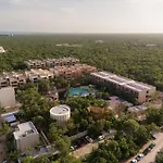 Amazing 1Br Tulum Jungle With Restaurant, Pool And Gym