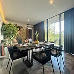Apartahotel Iik By Groovy Stays- A Hip Condo-hotel With Wifi, Rooftop, Pool, Sleeps 6 4*