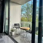 Iik By Groovy Stays- A Hip Condo-hotel With Wifi, Rooftop, Pool, Sleeps 6