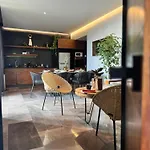 Iik By Groovy Stays- A Hip Condo-hotel With Wifi, Rooftop, Pool, Sleeps 6 4*