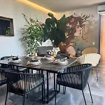 Iik By Groovy Stays- A Hip Condo-hotel With Wifi, Rooftop, Pool, Sleeps 6 Apartahotel
