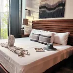Iik By Groovy Stays- A Hip Condo-hotel With Wifi, Rooftop, Pool, Sleeps 6 4*