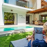 Villa Ek\'Balam & Villa Flamingo, Luxury Villas, Private Pool, Private Garden, Jacuzzi, 24H Security
