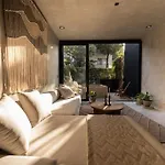 Luxury Twin Villas, 4 Private Pools, 2 Rooftops, Bbq, Near