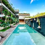 Relaxing Boutique In *