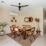 Itza Jungle Queen Swim Up With Beach Club Access